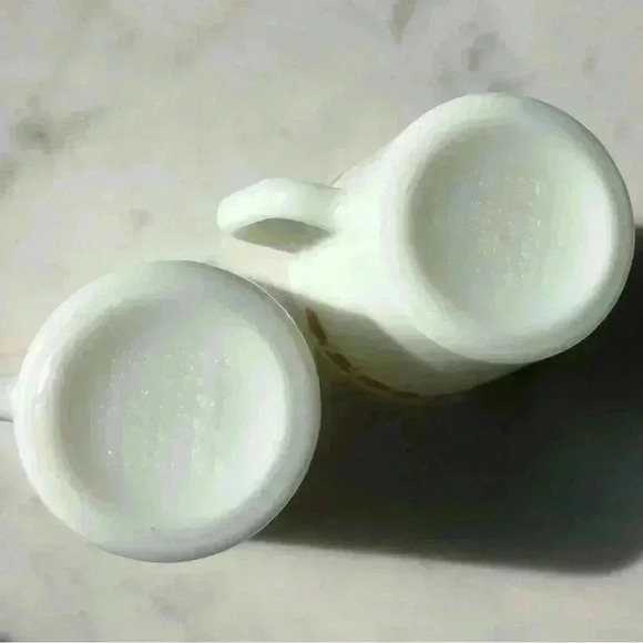 Set of 2 Pyrex Butterfly Gold milk glass mugs with D handles - Picture 7 of 10